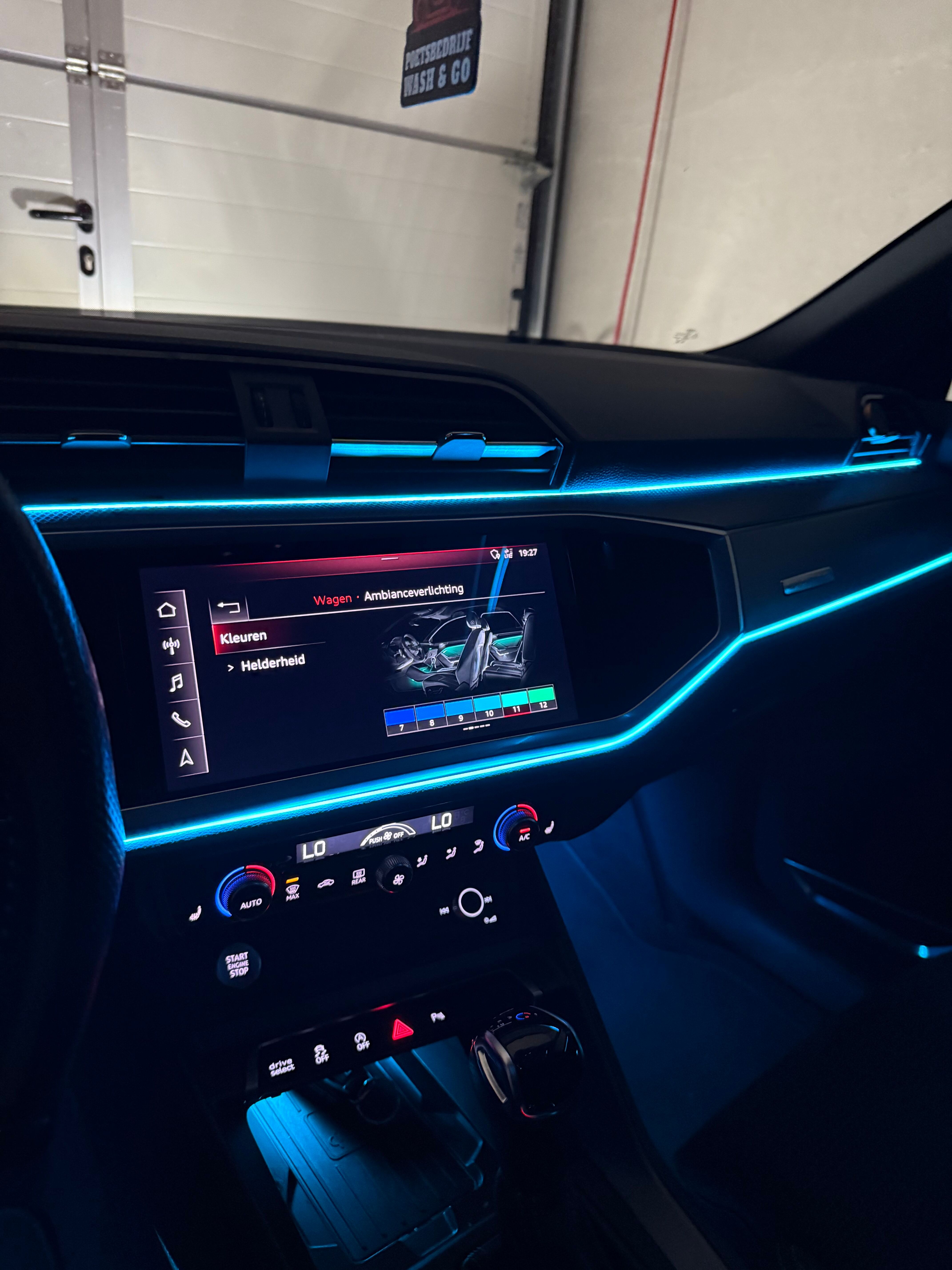 Custom automotive interieur styling door Rdam Customs